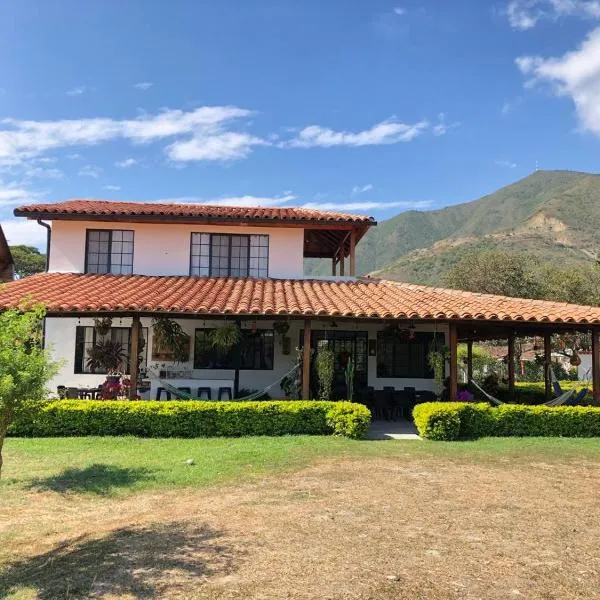 Beautiful Private Villa, Views in Every Direction, hotel v destinaci Bolívar