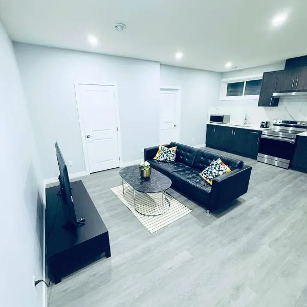 Cozy Basement Retreat, hotel in Edmonton