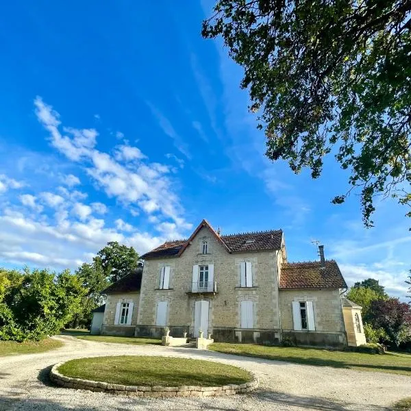 La Montgrande Bed & Breakfast, hotel in Aulnay