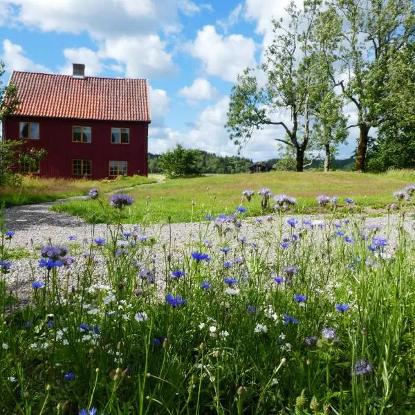 Brålands Farm apartment 1 - fish & family friendly in nature reserve, hotel v destinaci Munkedal
