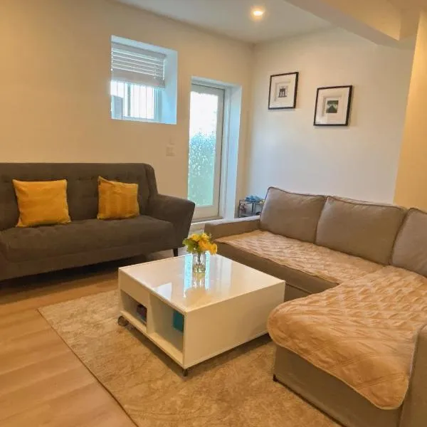 Sunflower Brandnew Cozy Private Suite, hotel a Langley