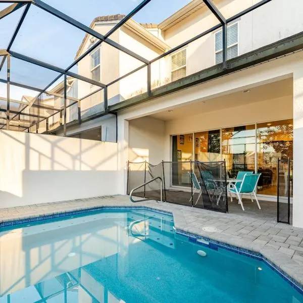 Universal 3BR Townhome with Pool, Hotel in Davenport