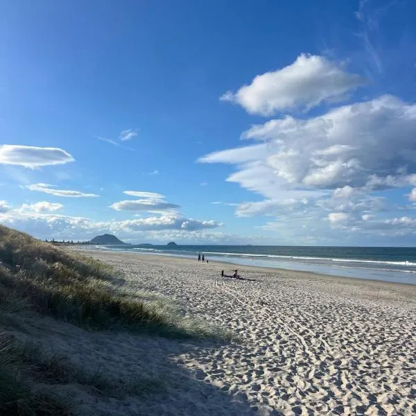 Papamoa Beach, Pohutukawa Deluxe Studio, on Hugoway、パパモアのホテル