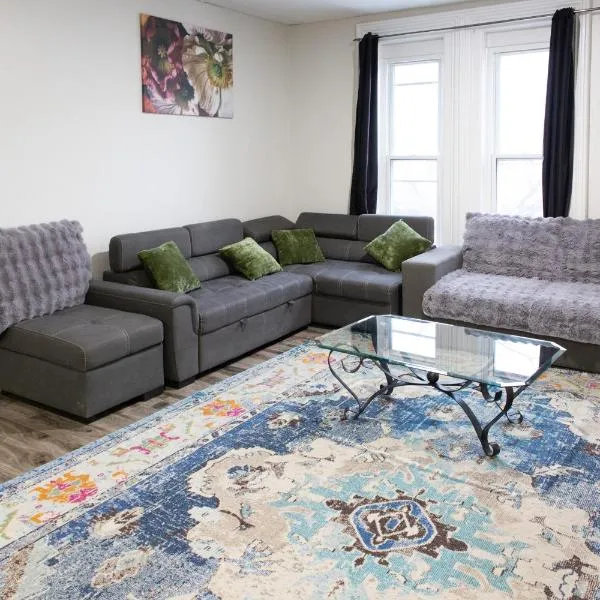 Downtown Apartment 6-7 people, hotel v destinaci Bowmanville