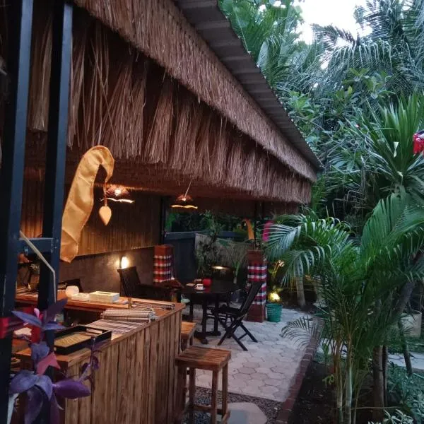 Radeva menjangan, hotel v destinaci Banyuwedang