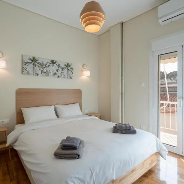 Frederic - 2BR in the Historic Center, hotel em Atenas