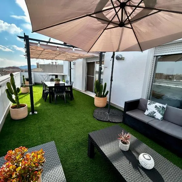 Lo balconet del Delta. Àtic-dúplex vacacional., hotel in Amposta