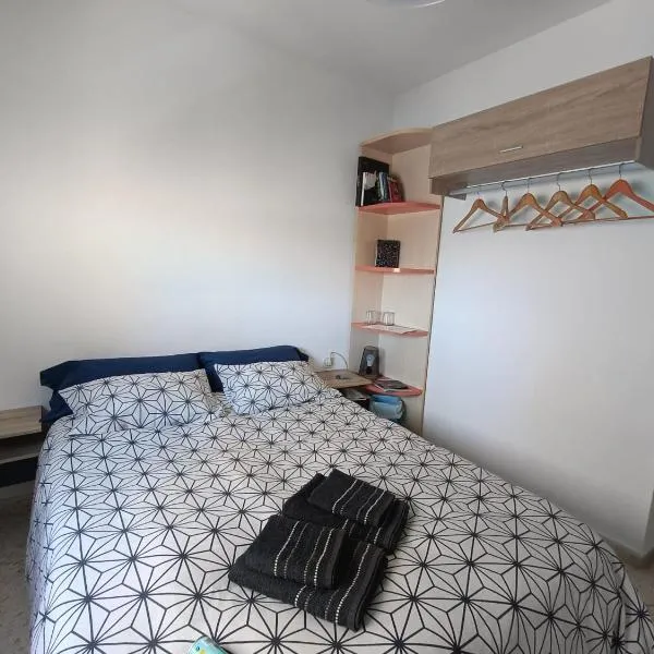 Habitación Privada Juan, hotel in Estepona