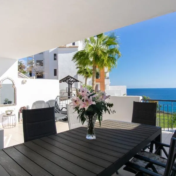 Beautiful apartment with stunning sea views and a large terrace!, hotel u gradu 'Torrox Costa'