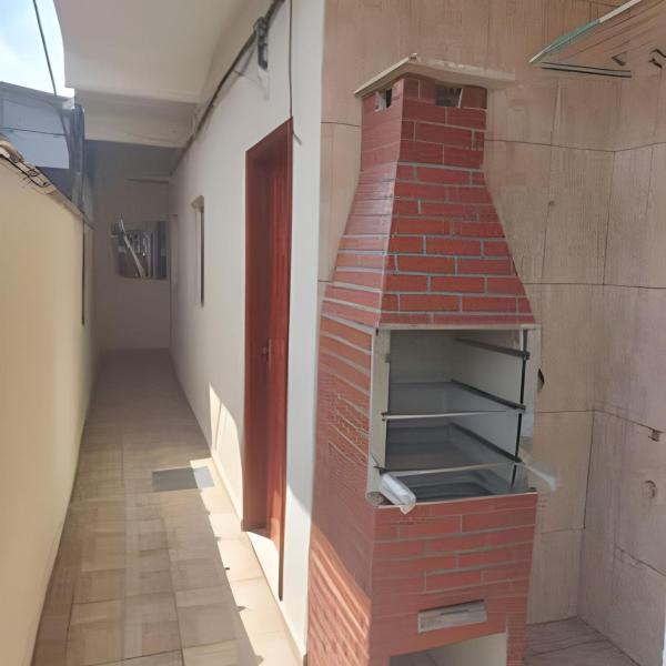 Casa com Ar Condicionado e Churrasqueira para até 8 Pessoas em Praia Grande