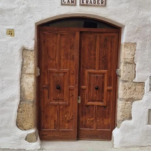 Rustic house with swimming pool, hotel in Las Pesas