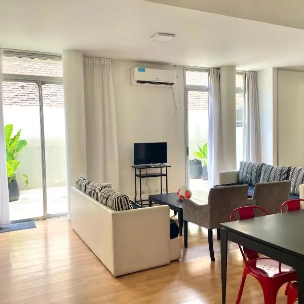 Apartamentos de Maria en Martinez! Av Libertador con Patio!, hotel a Martínez