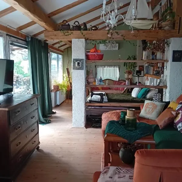 ROSE Resort, ROOM 40m2 with terrace 25m2 , outdoor cooking in greeny area for 4 person, hotel in Ljubljana