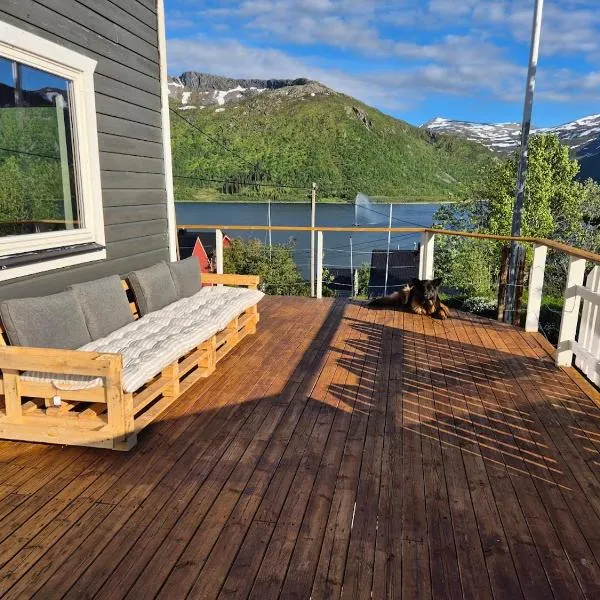 Senja 4 Summit, hotel in Torsken