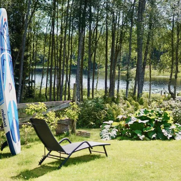 Tiny House with a Stunning Lake View 30 Min from Gothenburg, hotel in Gråbo