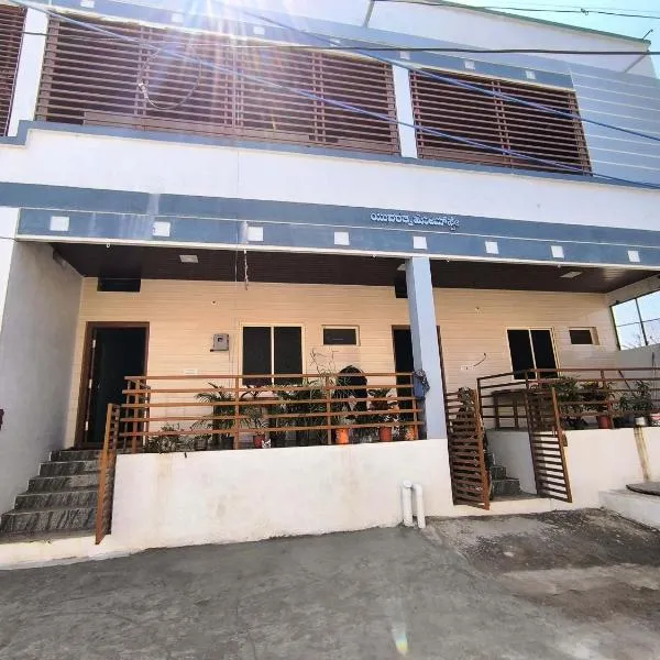 Yuvarathna Hampi Stay, hotel in Hampi