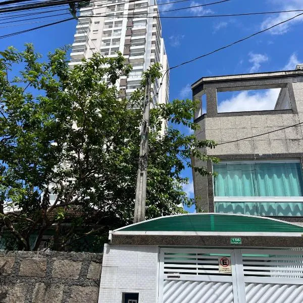 Quartos na Praia - Cozinha Compartilhada, Self Check-in, WiFi, Próximo à Praia, hotel v destinaci Santos