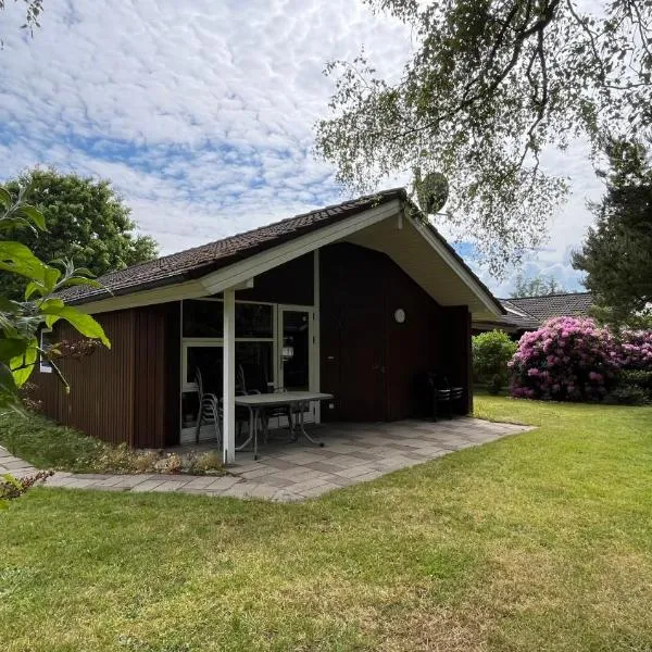 Ferienhaus mit drei Schlafzimmern Nähe Freizeitpark Schloss Dankern Dankernsee, hotel in Düne