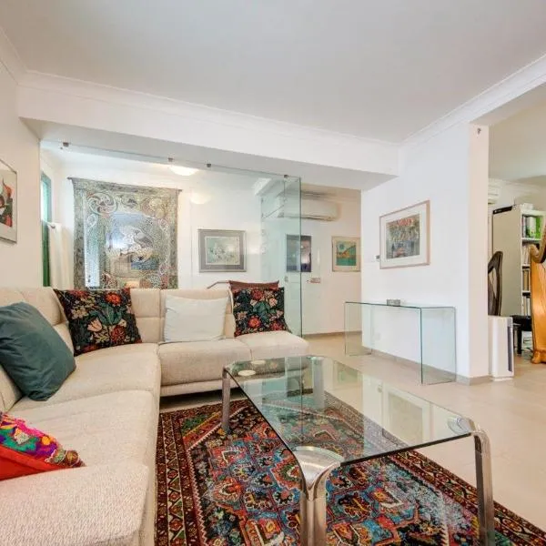 Superb 3 Bedroom Maisonette in Valletta, hotel v destinaci Valletta