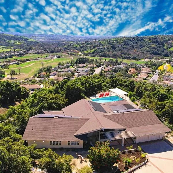 Hilltop Villa, Pool, Hot tub, Views, Avocado Grove, hotel in Fallbrook