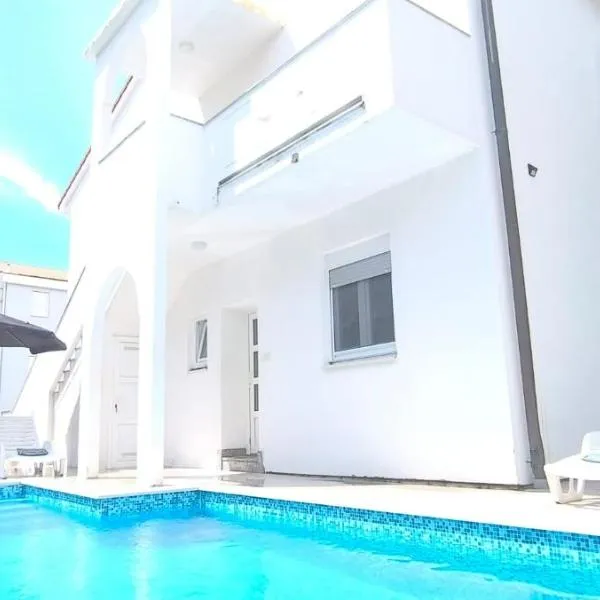 Kiara house with private pool, hotel a Novalja (Novaglia)