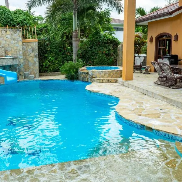 Cabarete Oceanview Villa Pool Oasis Beach Access, hotel v destinaci Cafemba