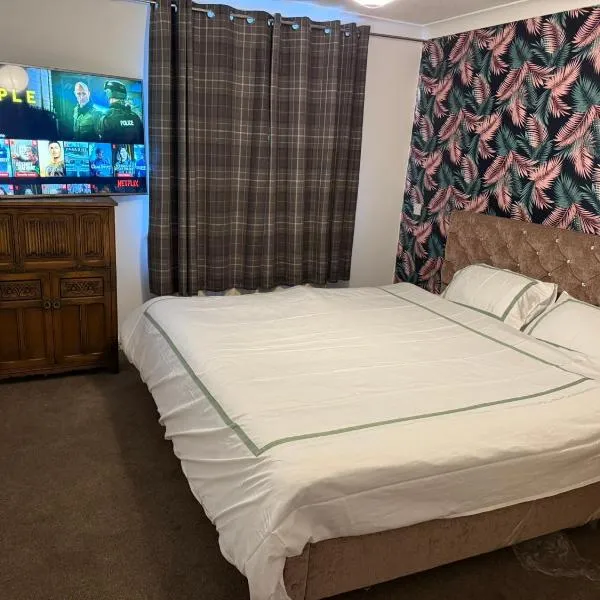Superking bedroom near James cook hospital, hotel v destinaci Middlesbrough