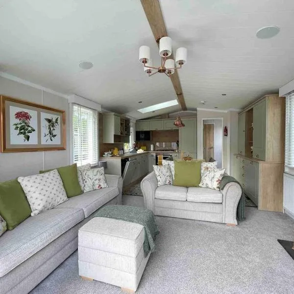 Bumble Lodge New Forest, hotel in Landford