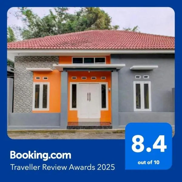 Super OYO 92118 Alif House Syariah 2, hotel v destinaci Kediri