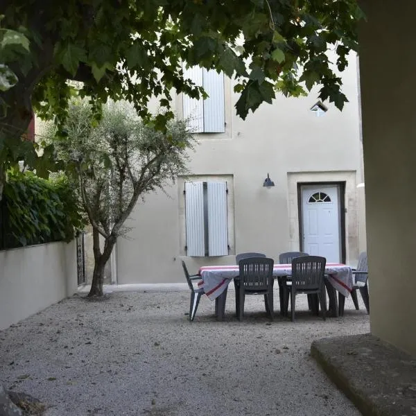 Gite chez les Truph, hotel in Entraigues-sur-la-Sorgue