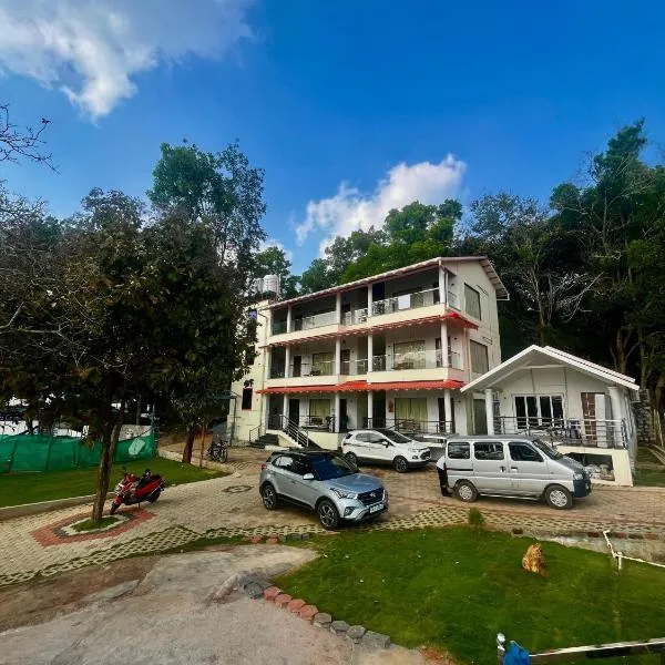 Riverside Resort Yelagiri, hotel en Yelagiri