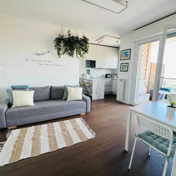 Sky Penthouse at Rome Fiumicino Airport, hotel v destinaci Fiumicino
