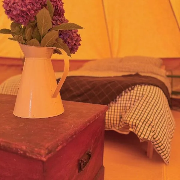 Furnished Bell Tent 4, hotel in St Austell