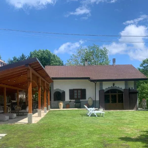 Peaceful Mountain Retreat - private guest house, hotel in Gorreta