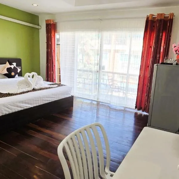 Sea Boss Homestay, hotel in Kata Beach