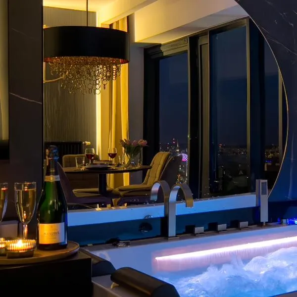 URBAN APARTMENTS Golden Royal, JACUZZI by the window, Chilled Prosecco, PS5, Free Garage, No Deposit, hotel in Katowice