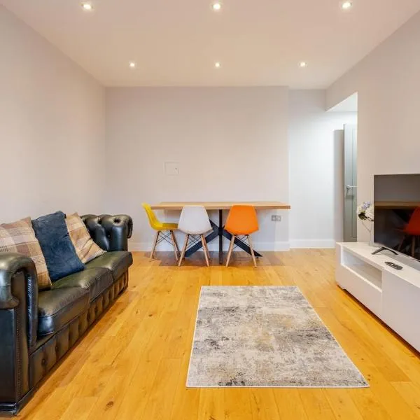 Lovely Central Brentwood Flat, hotel in Brentwood