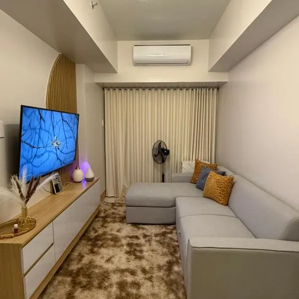 Glamorous SMDC Shore 3, 5 Star Rate BnB-Wifi-Netflix, hotel in Manila