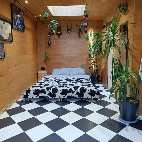 Spacious Cabin London Canary Wharf Free Parking B&B, hotel en Londres