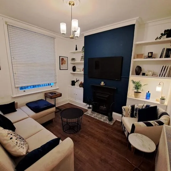 Charming Town Centre 2 Bed House, hotel v destinaci Cheltenham
