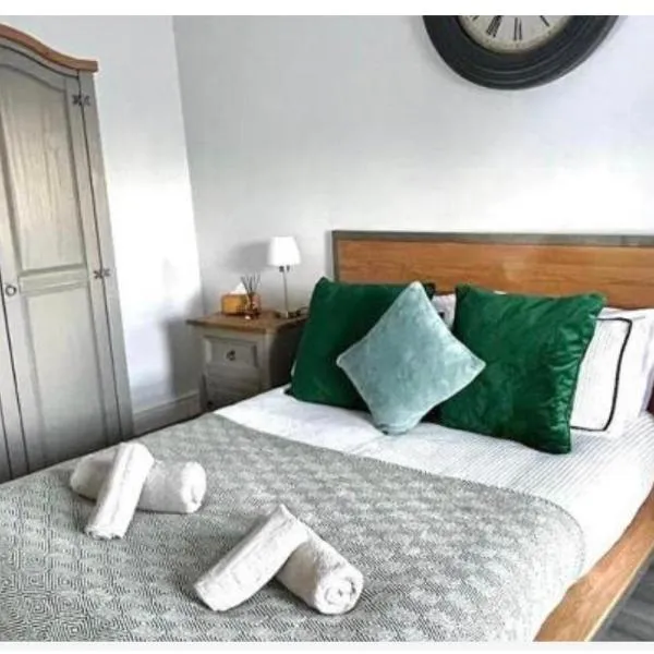 Modern and Luxurious 4 bedroom house, hotel v destinaci Bangor