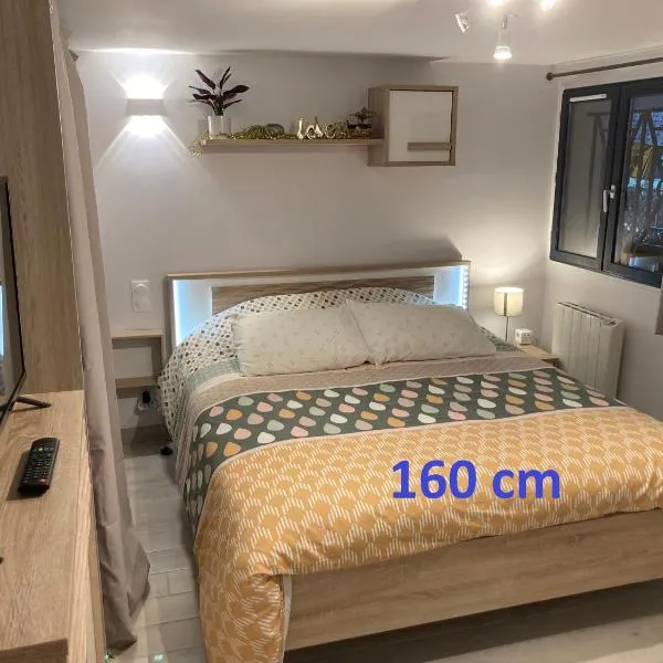 Le 3 Bis, hotel v destinaci Venoy