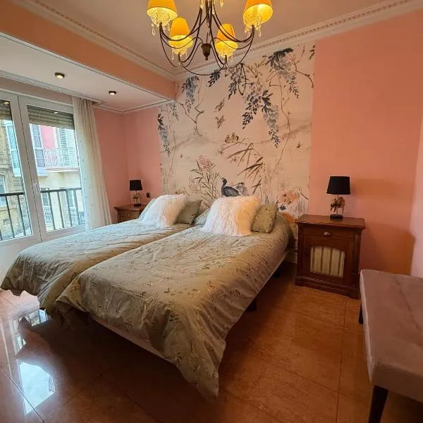 Haro Plaza Glam Tourist Home, hotel in Haro