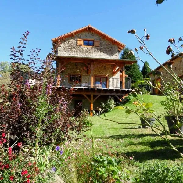 Gîte L'écrin du Forez, hotel v destinaci Vertolaye