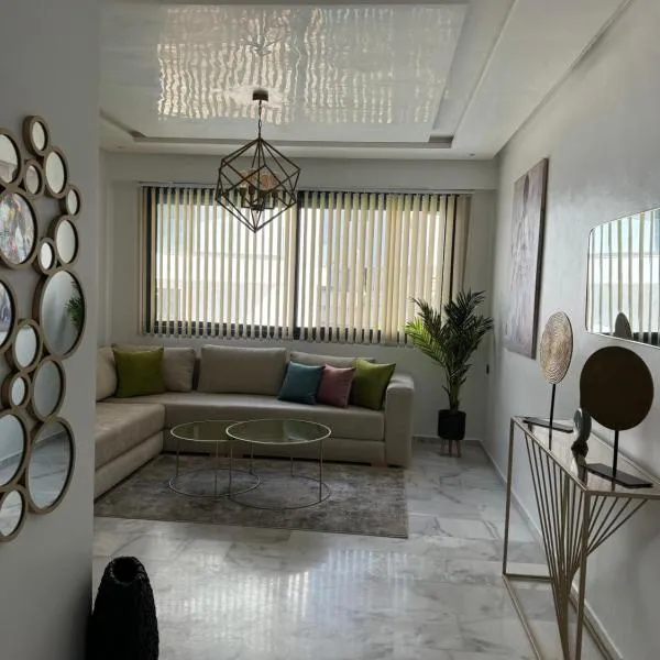 Prestige stay with swimming pool, hotel em Agadir
