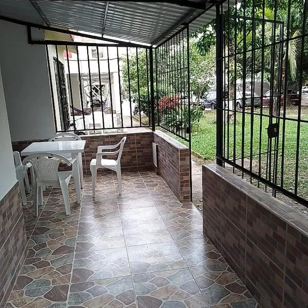 BONITA Y CÓMODA CASA DE 3 HABITACIONES EN cONJUNTO, ξενοδοχείο σε Βιλιαβισένσιο