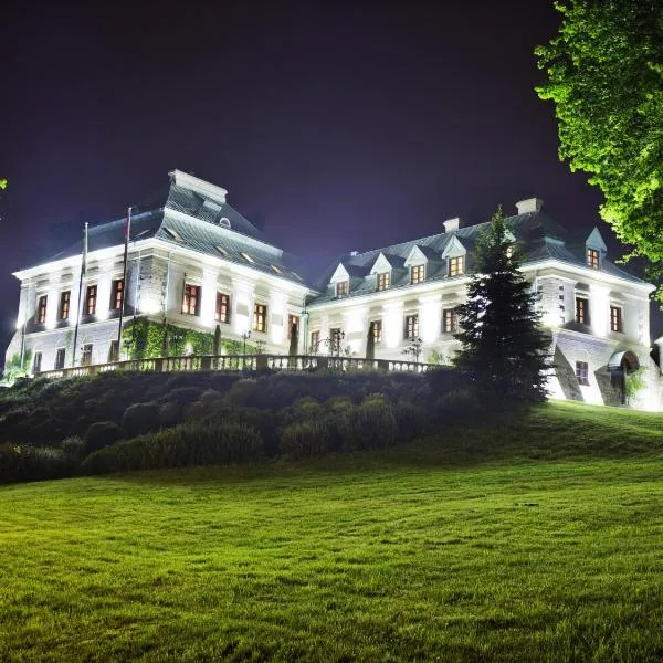 Manor House Spa, hotel in Chustki