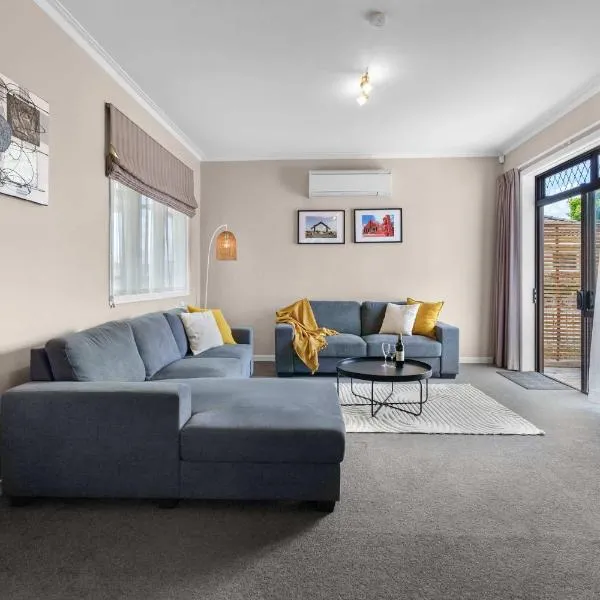Charming 3 Bedroom Family Home Pet Friendly، فندق في هاميلتون