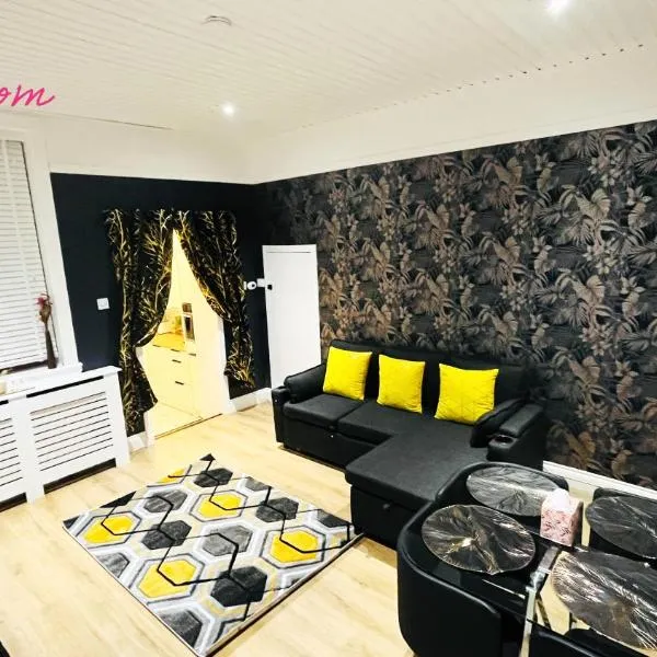Ground Floor Entire Apartment Self Checkin, hotel v destinaci Crossgates