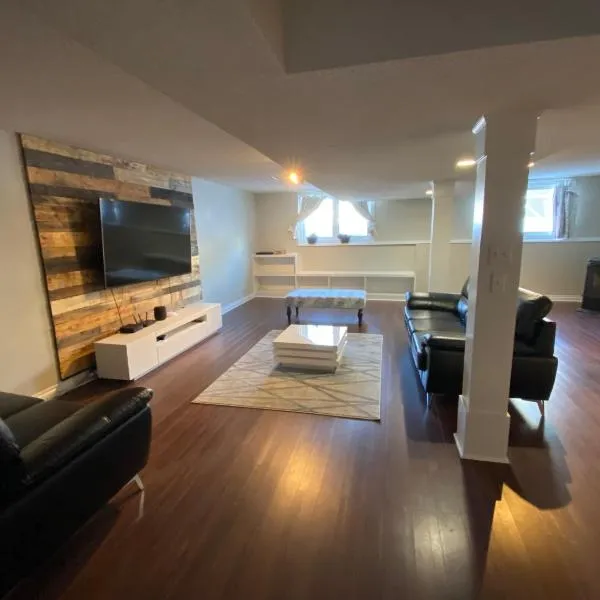 1Bed Cozy Retreat & Spacious Lounge, hotel em Yellowknife